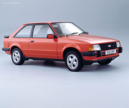 Escort 1980-1985 Передняя решетка с эмблемой